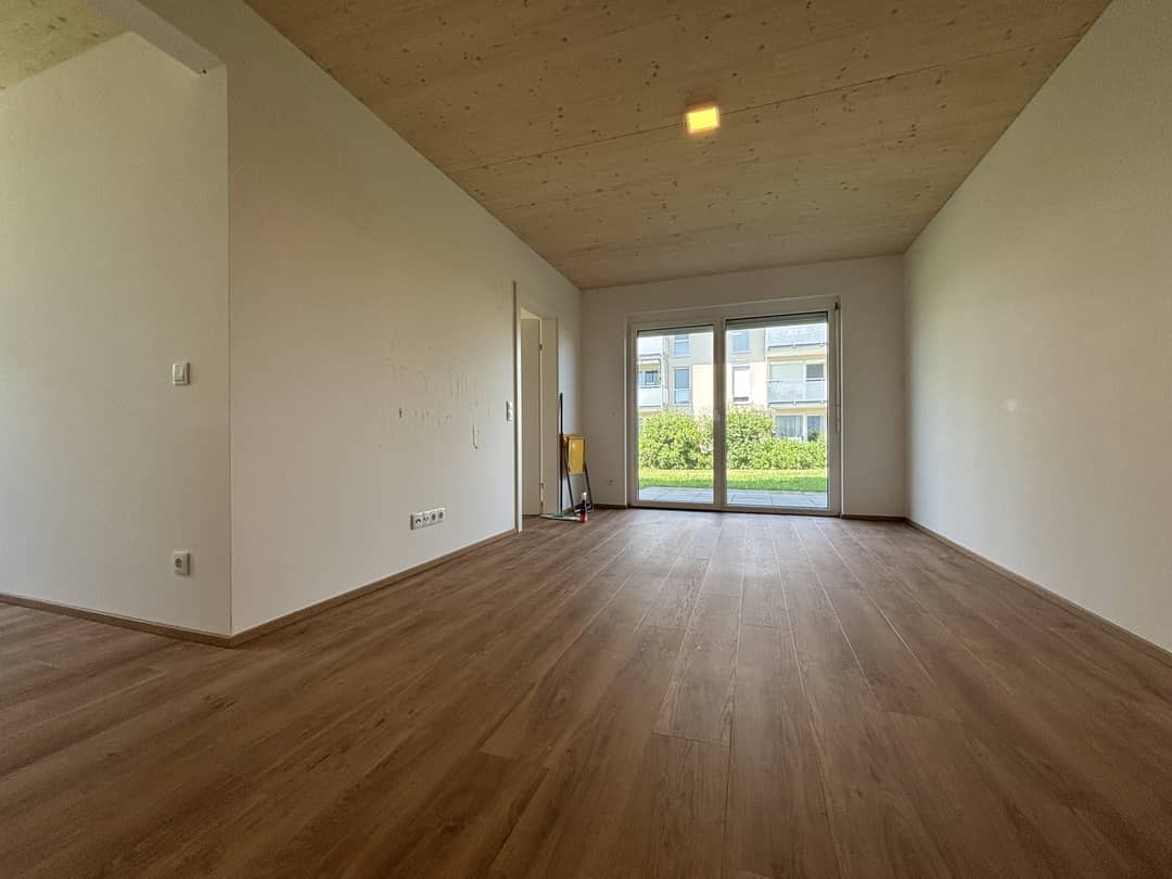 Apartment with garden and modern kitchen
