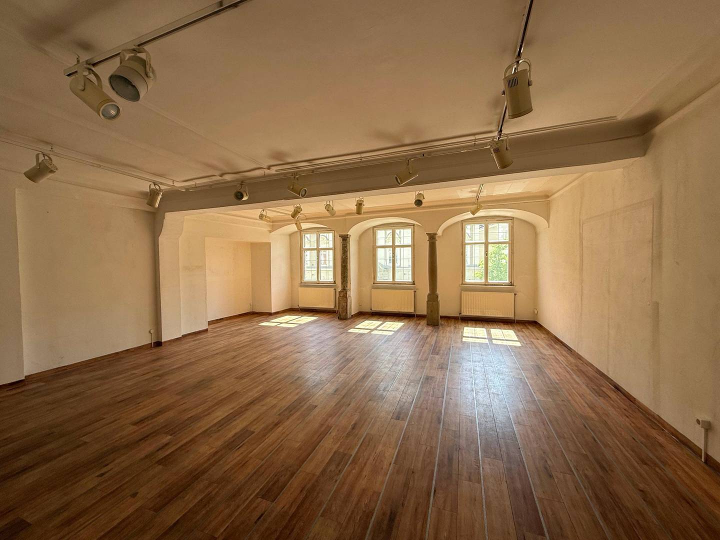 Commercial Space with Lift at City Square