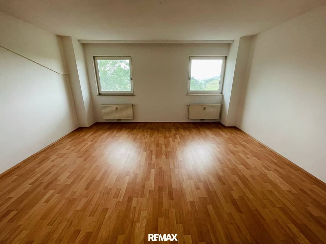 Bright apartment with built in kitchen and parking