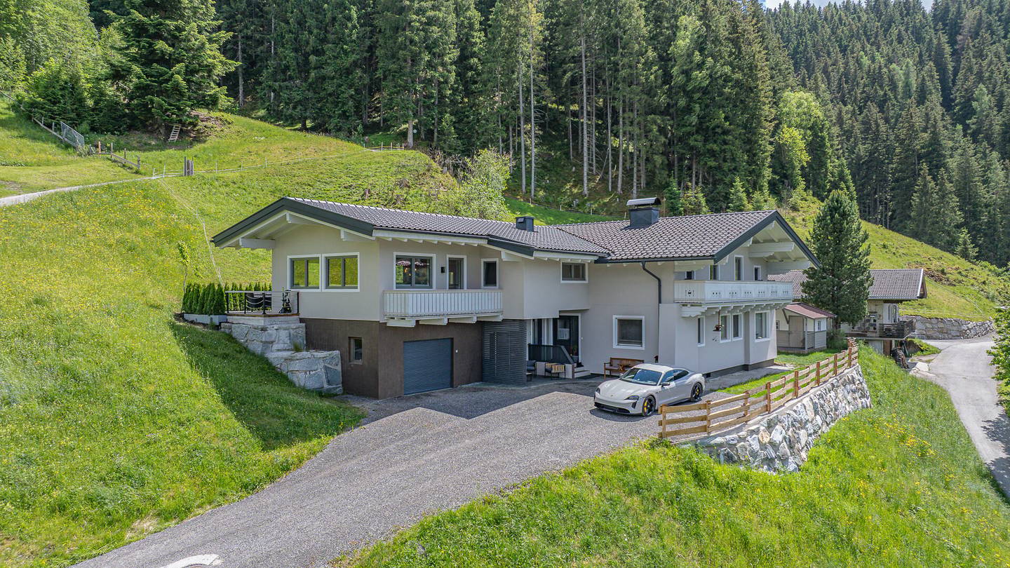 Hochwertiges Zweifamilienhaus mit Fernblick