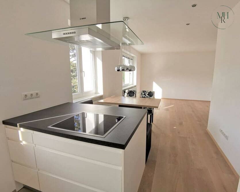 Bright hillside apartment two room parking