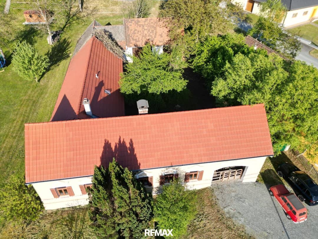 Historischer Dreikanthof mit Arkadenhof