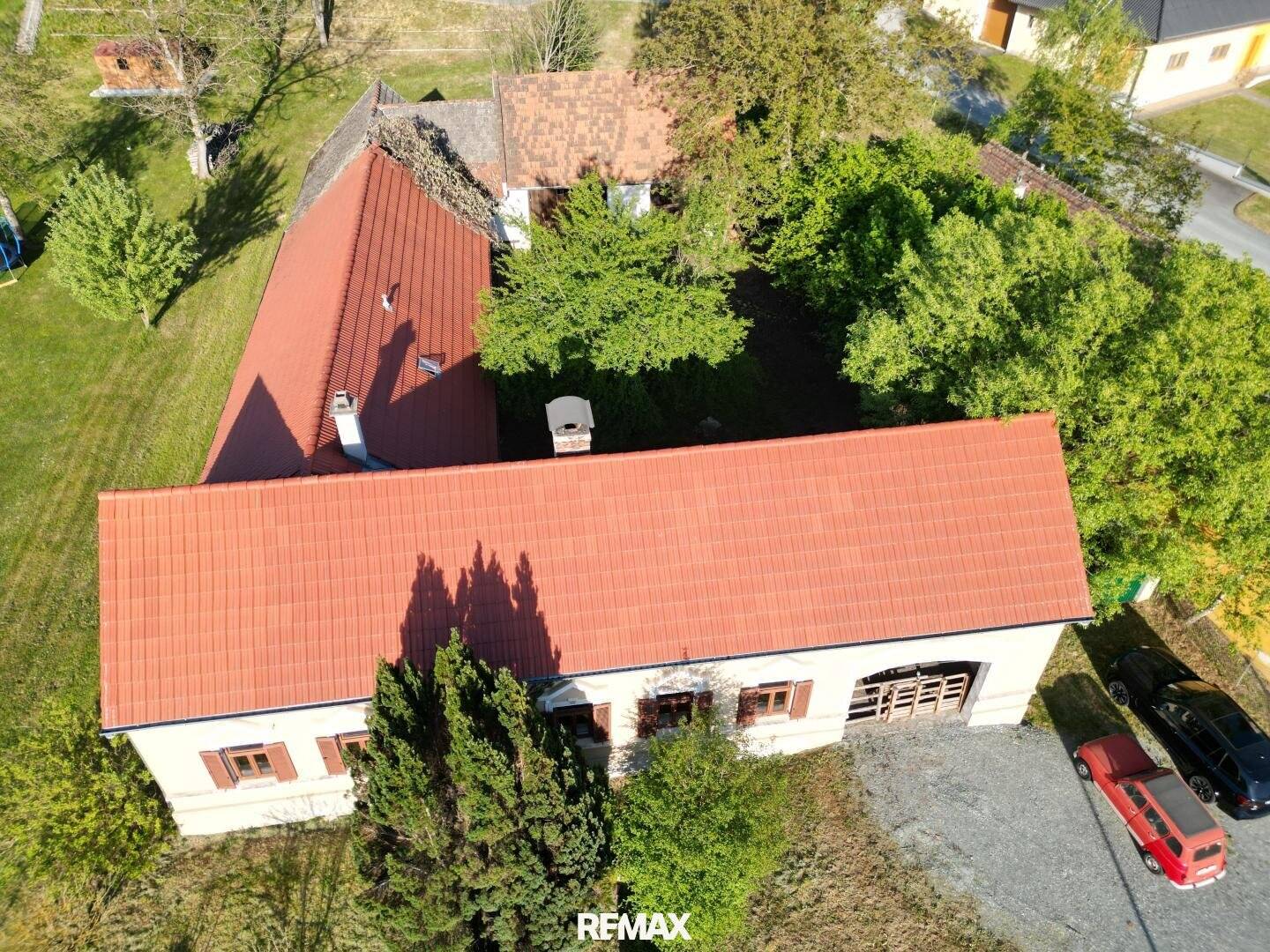 Historischer Dreikanthof mit Arkadenhof