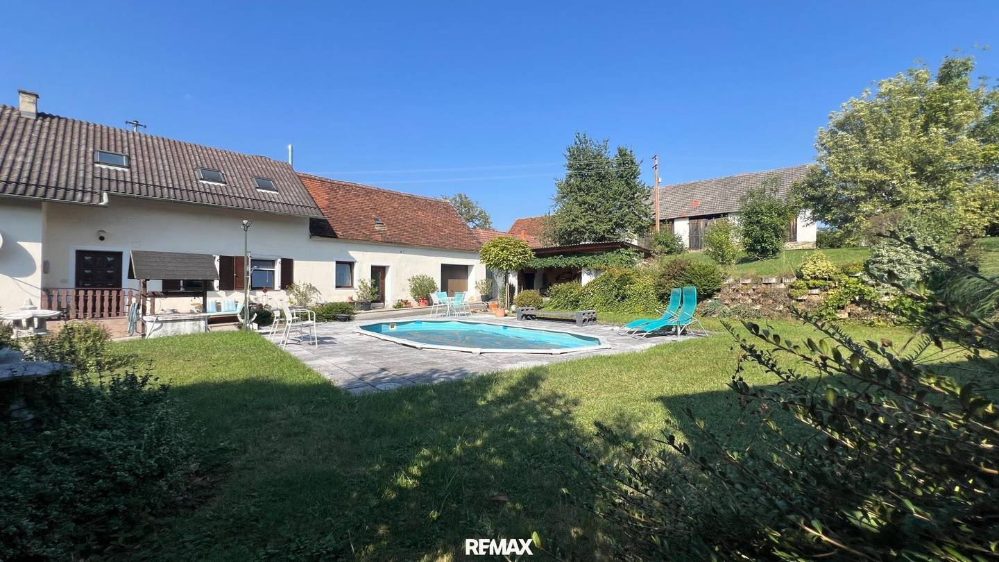 Einfamilienhaus mit Pool in Eisenberg