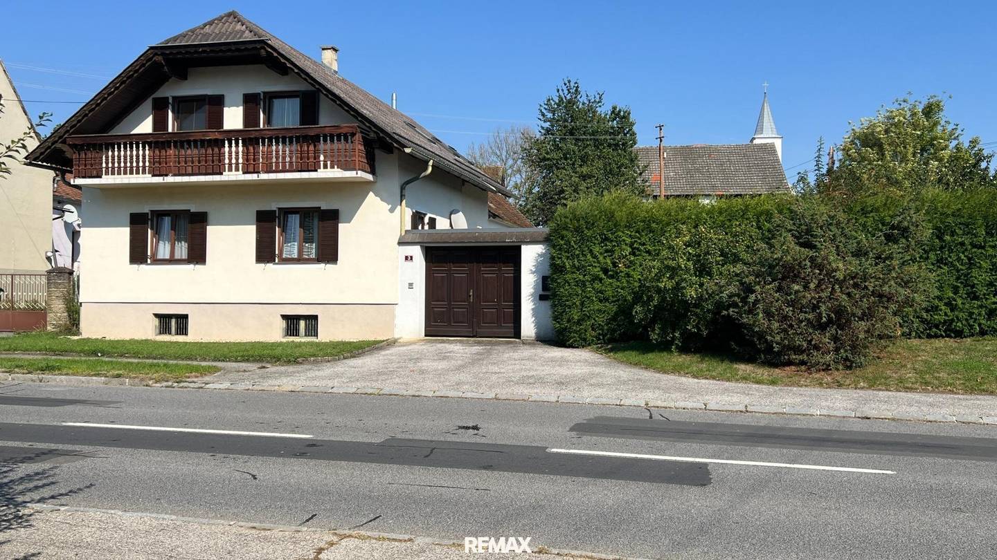 Einfamilienhaus mit Pool in Eisenberg
