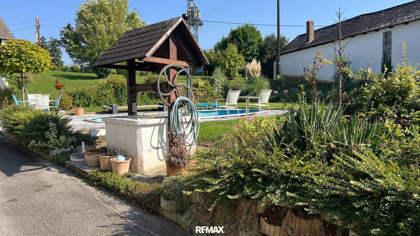 Einfamilienhaus mit Pool in Eisenberg