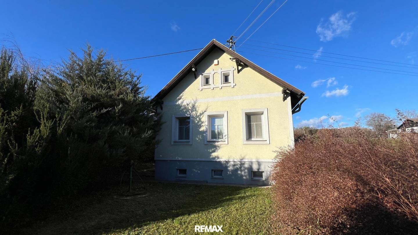 House with Winter Garden and Garage