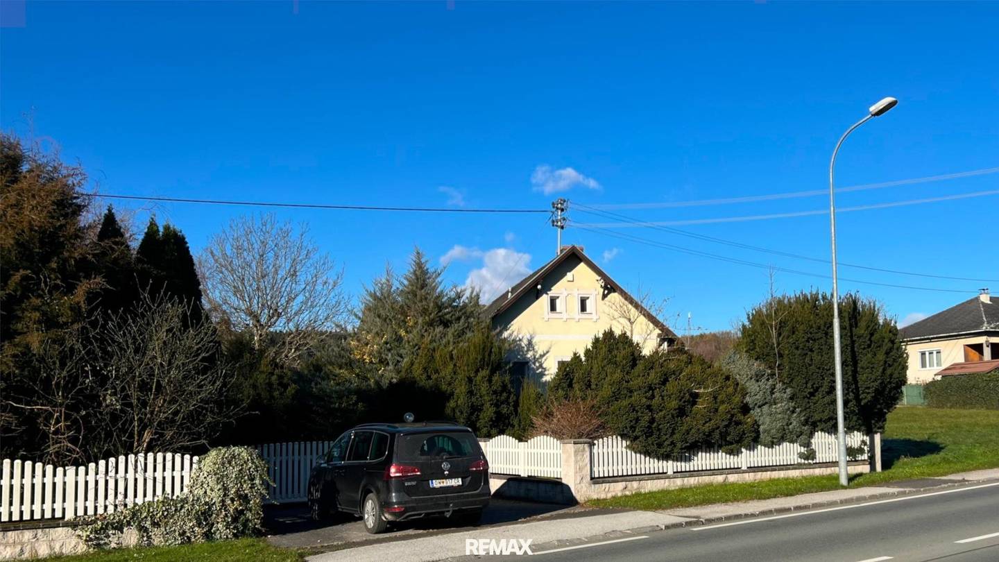 House with Winter Garden and Garage