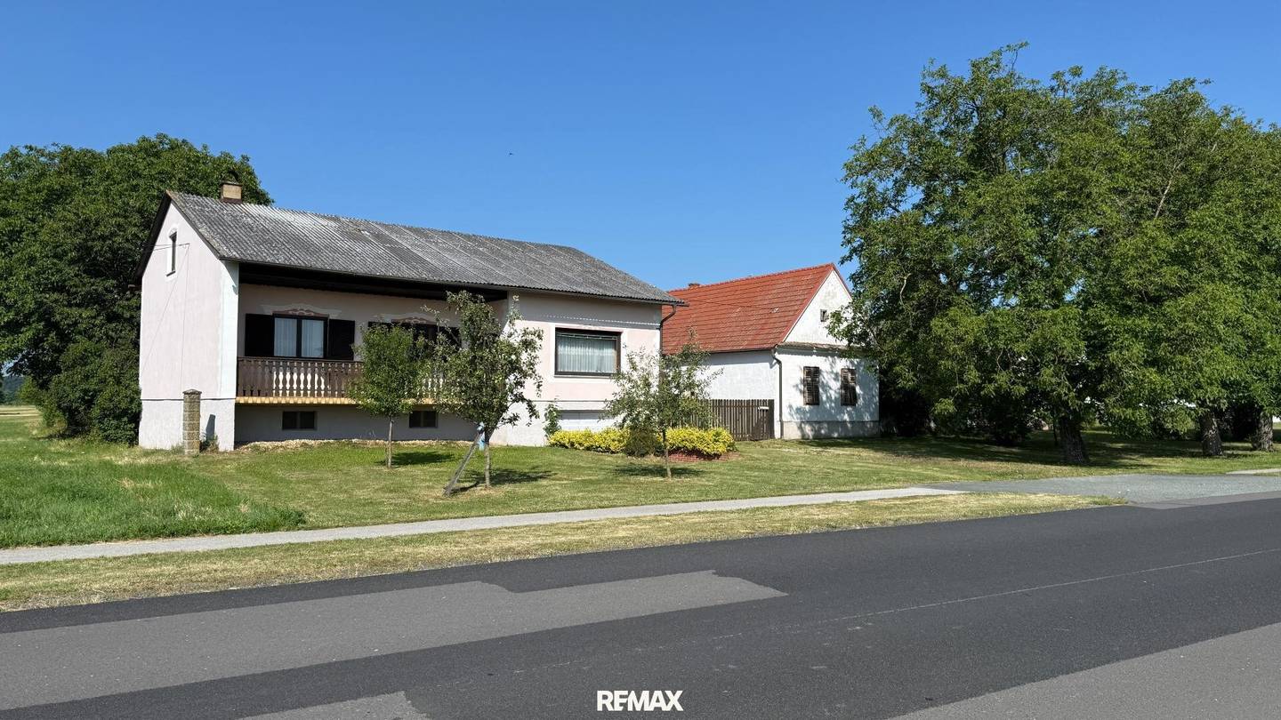 Einfamilienhaus mit Streckhof in Moschendorf