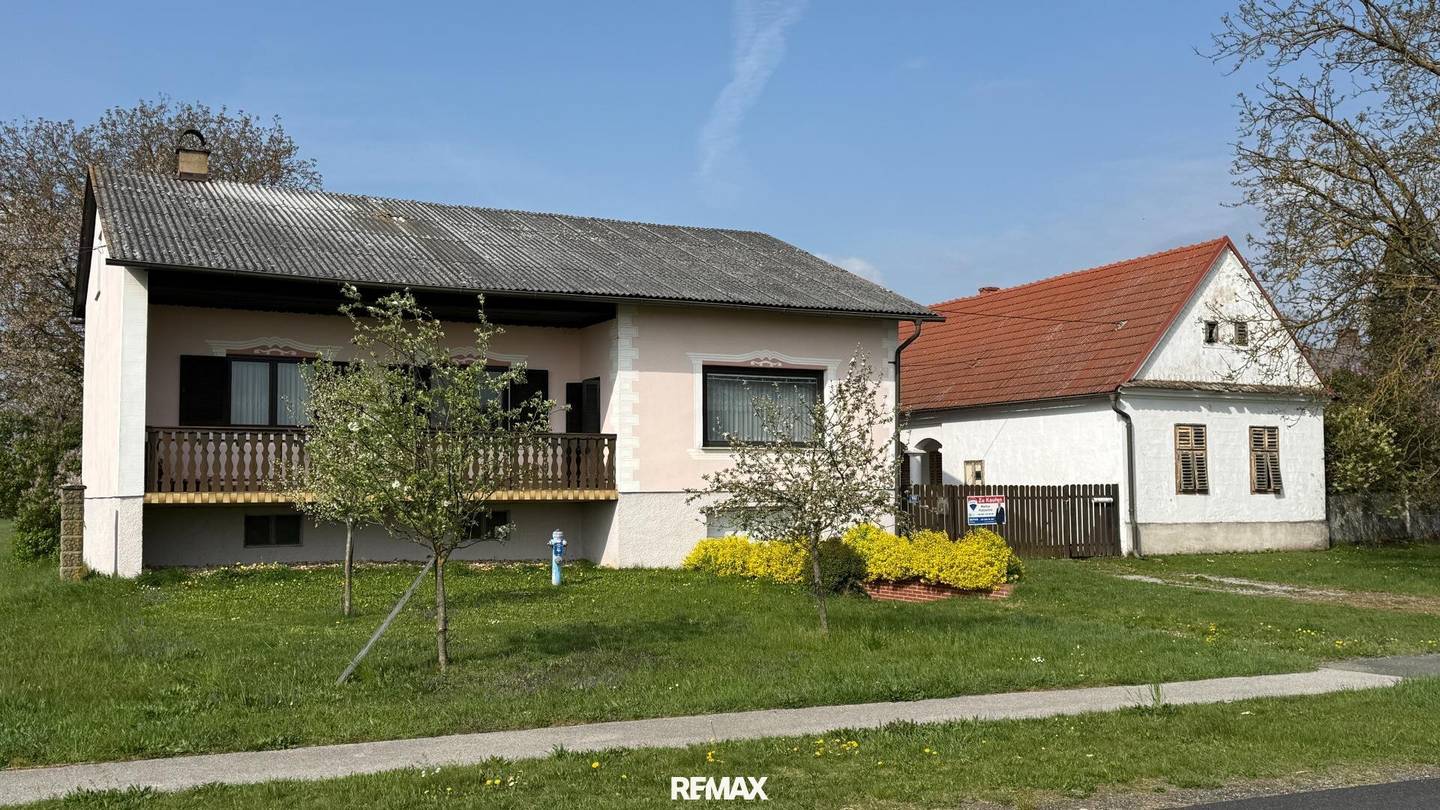 Einfamilienhaus mit Streckhof in Moschendorf