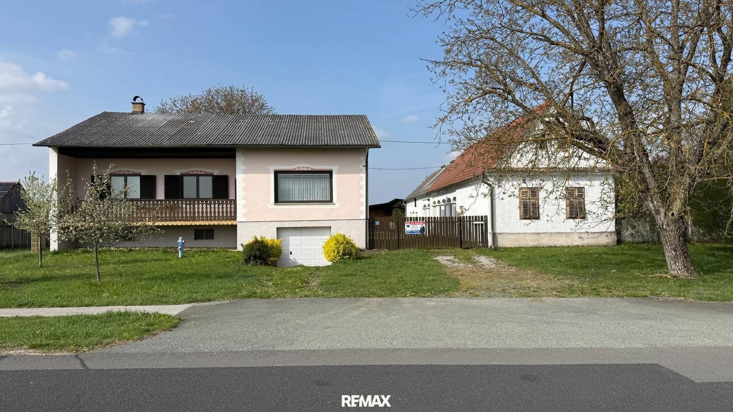 Einfamilienhaus mit Streckhof in Moschendorf