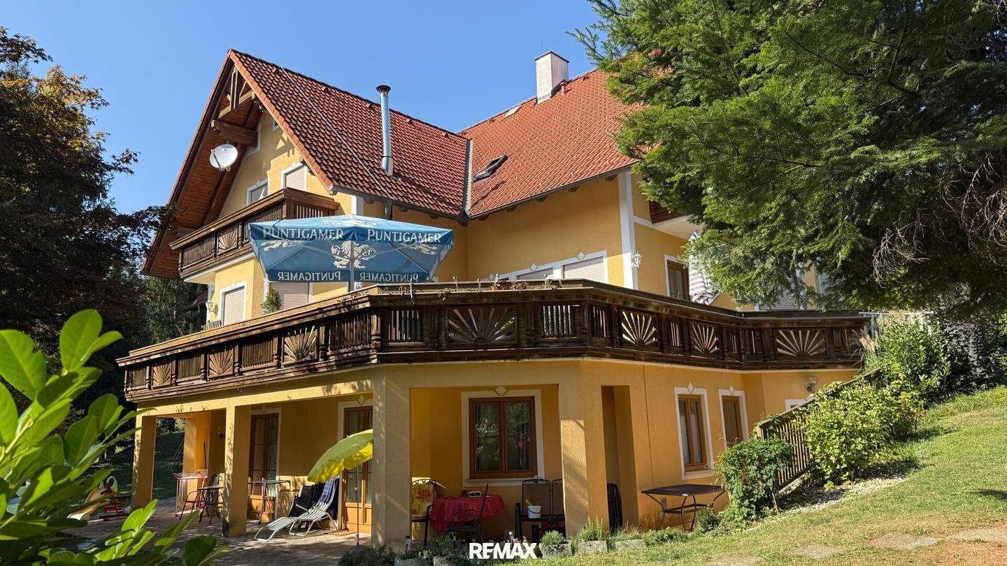 Charmantes Landhaus mit Gästezimmern & Garten