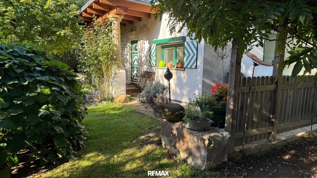 Bungalow with Terrace and Garden