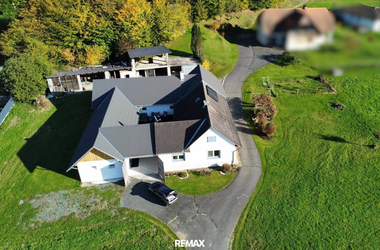 Gepflegter Vierkanthof mit Waldgrundstück