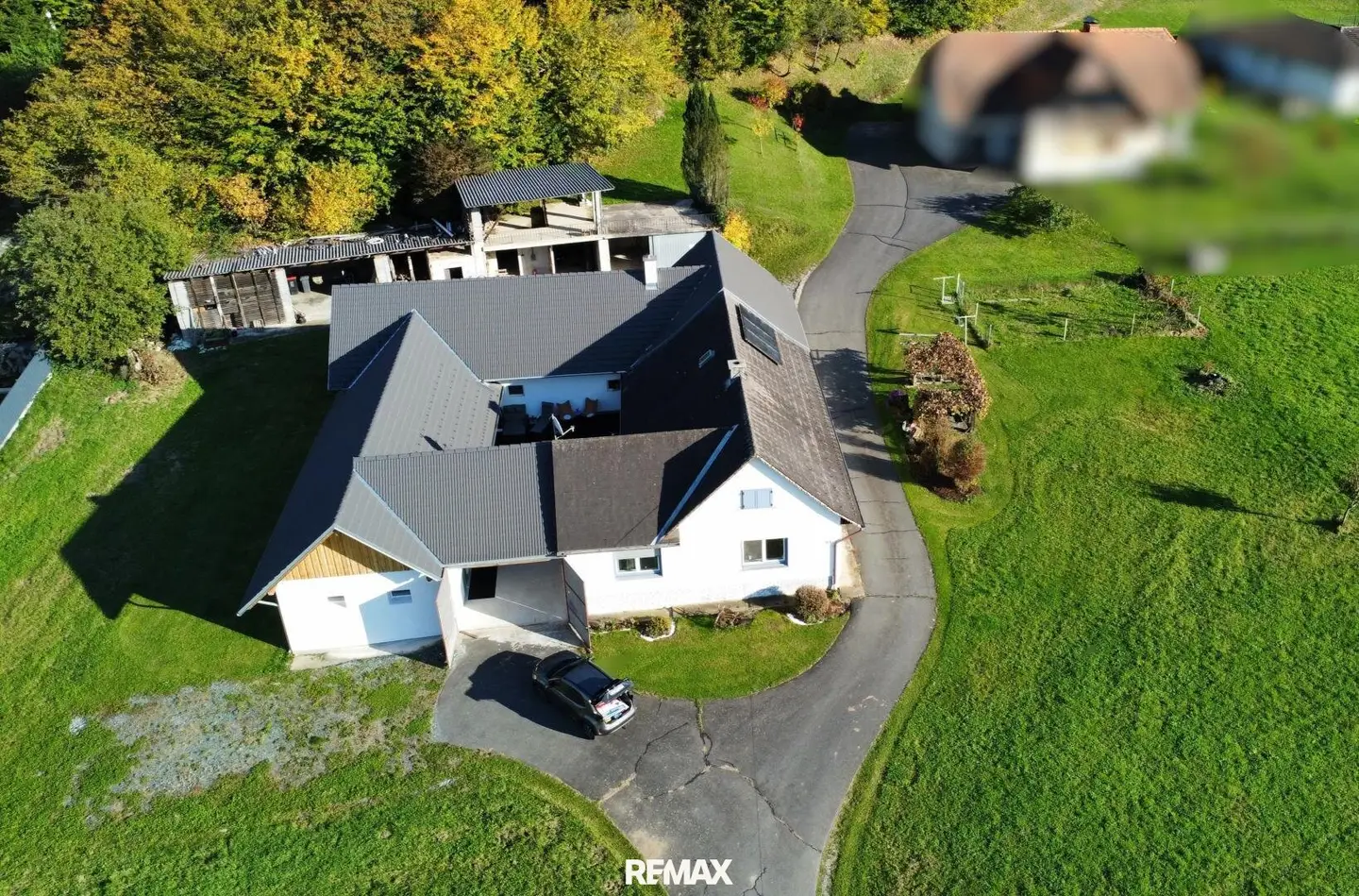 Gepflegter Vierkanthof mit Waldgrundstück