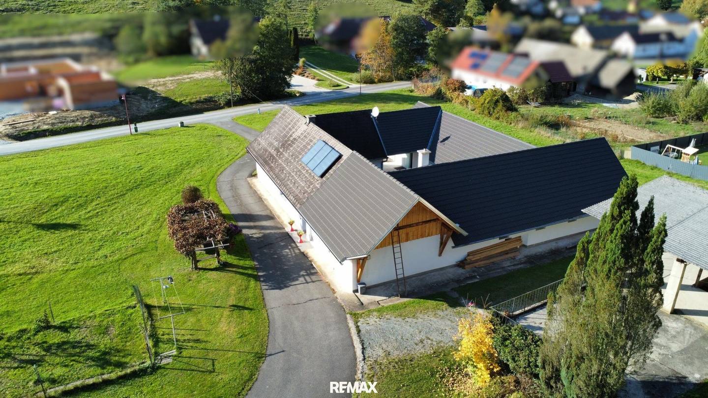 Gepflegter Vierkanthof mit Waldgrundstück