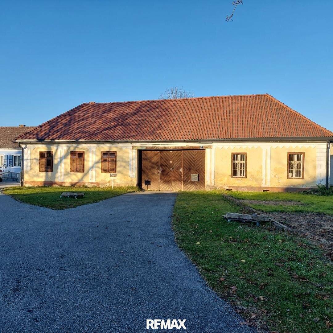Historischer Arkadenhof in Stinatz