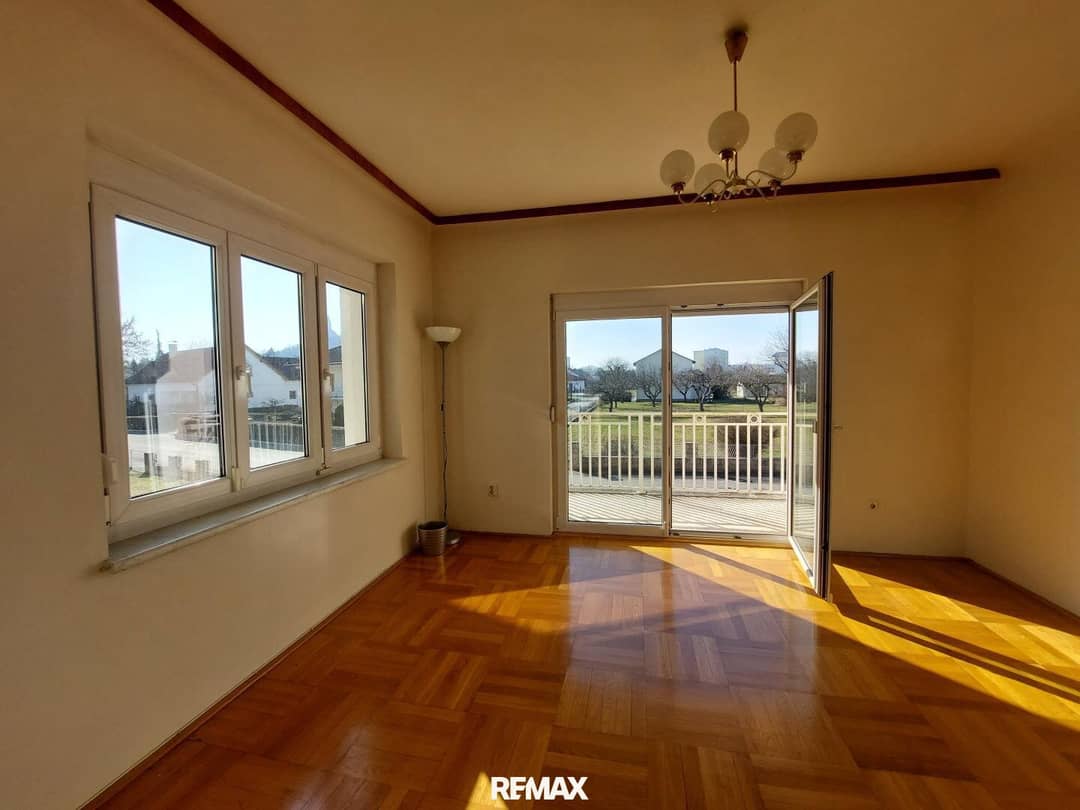 EG Zimmer mit Balkon im Erdgeschoss
