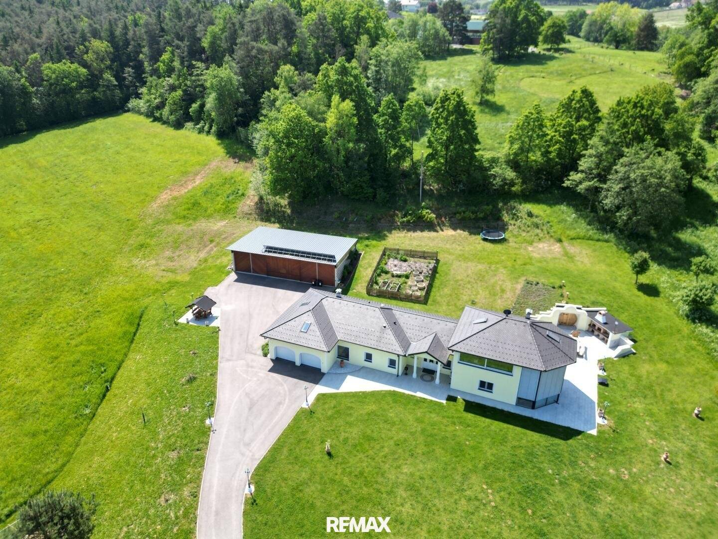 Luxus-Landgut mit 6,3 ha Grund