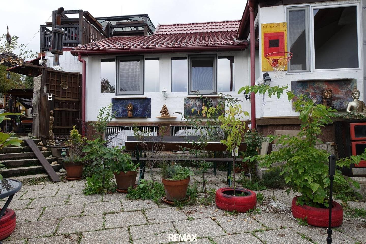 Einfamilienhaus mit 3 Wohnungen in Karl