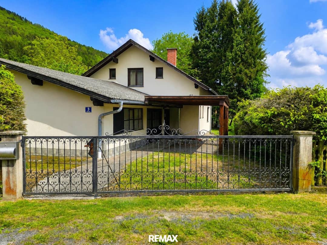 Einfamilienhaus mit Werkstatt & Sauna in Stuben