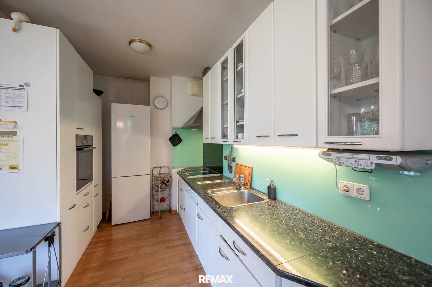 Apartment with Private Garden and Garage
