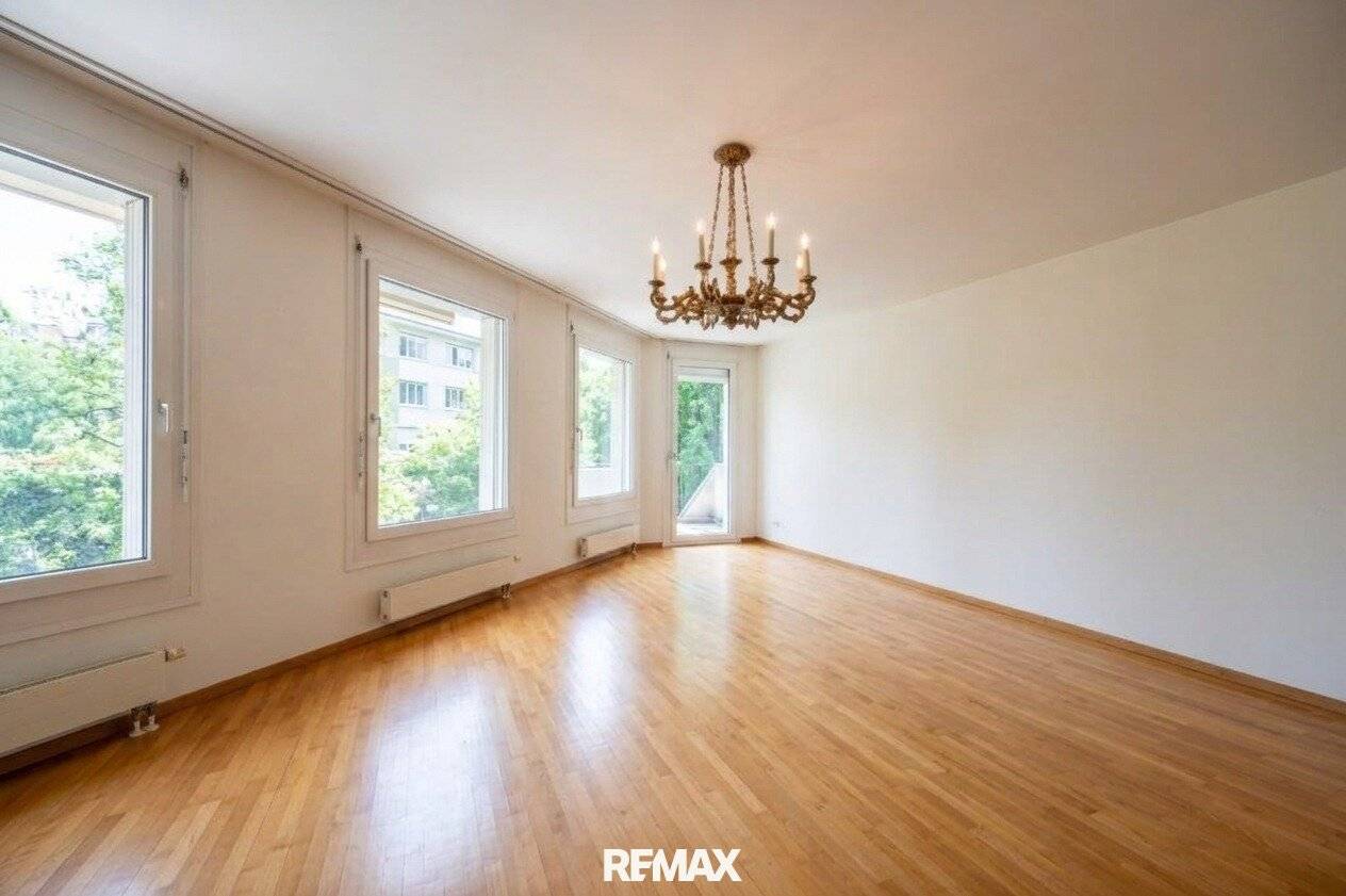 Apartment with Private Garden and Garage