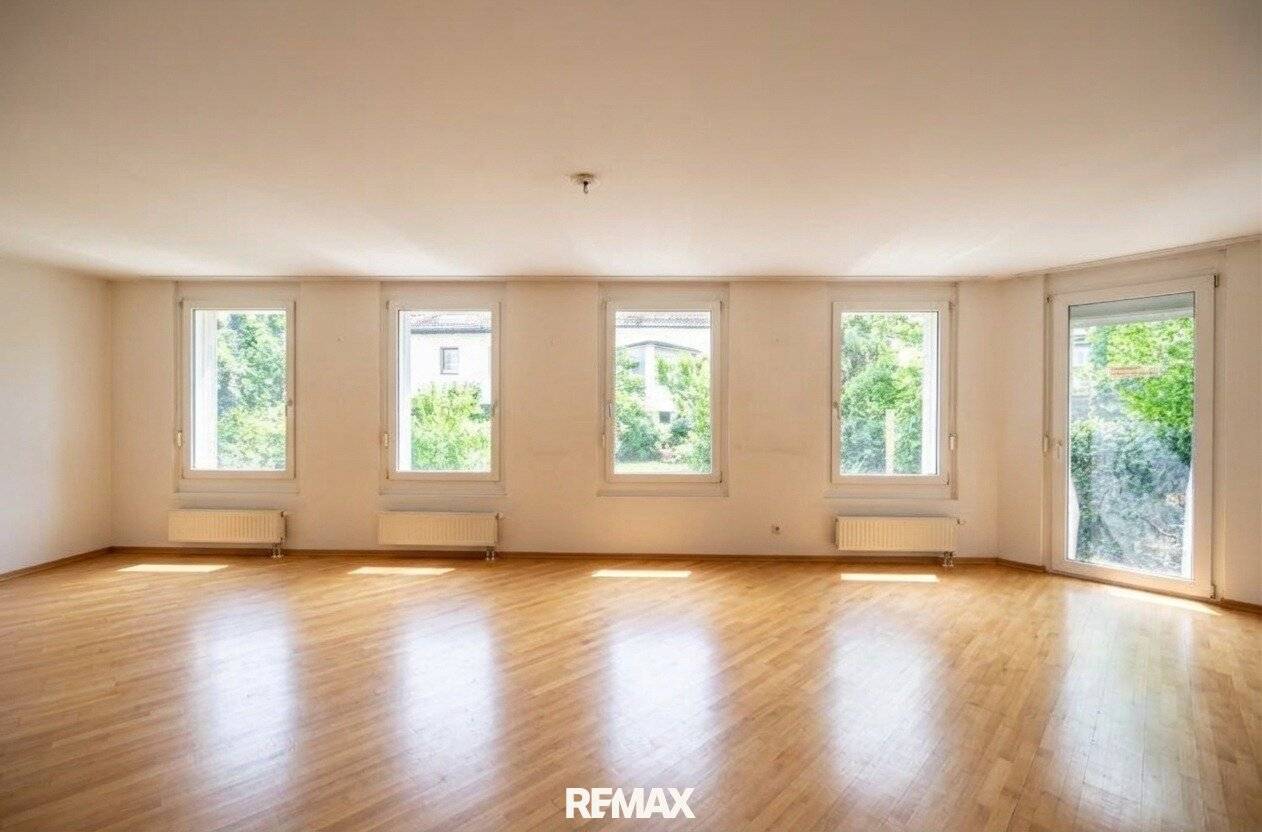 Apartment with Private Garden and Garage