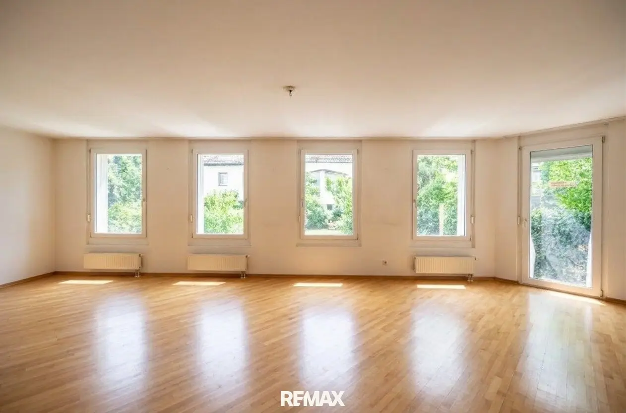 Apartment with Private Garden and Garage