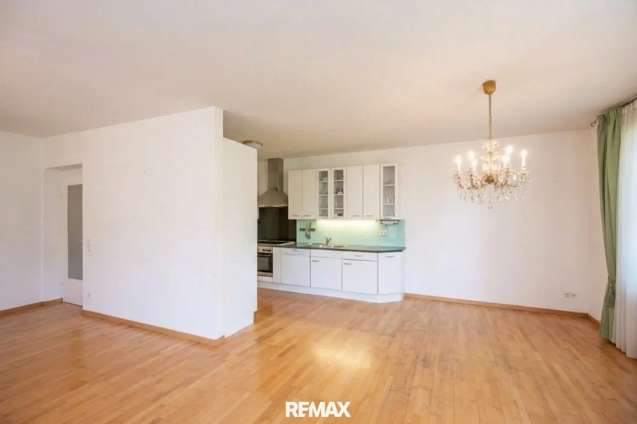 Wohnung mit Privatgarten und Garage