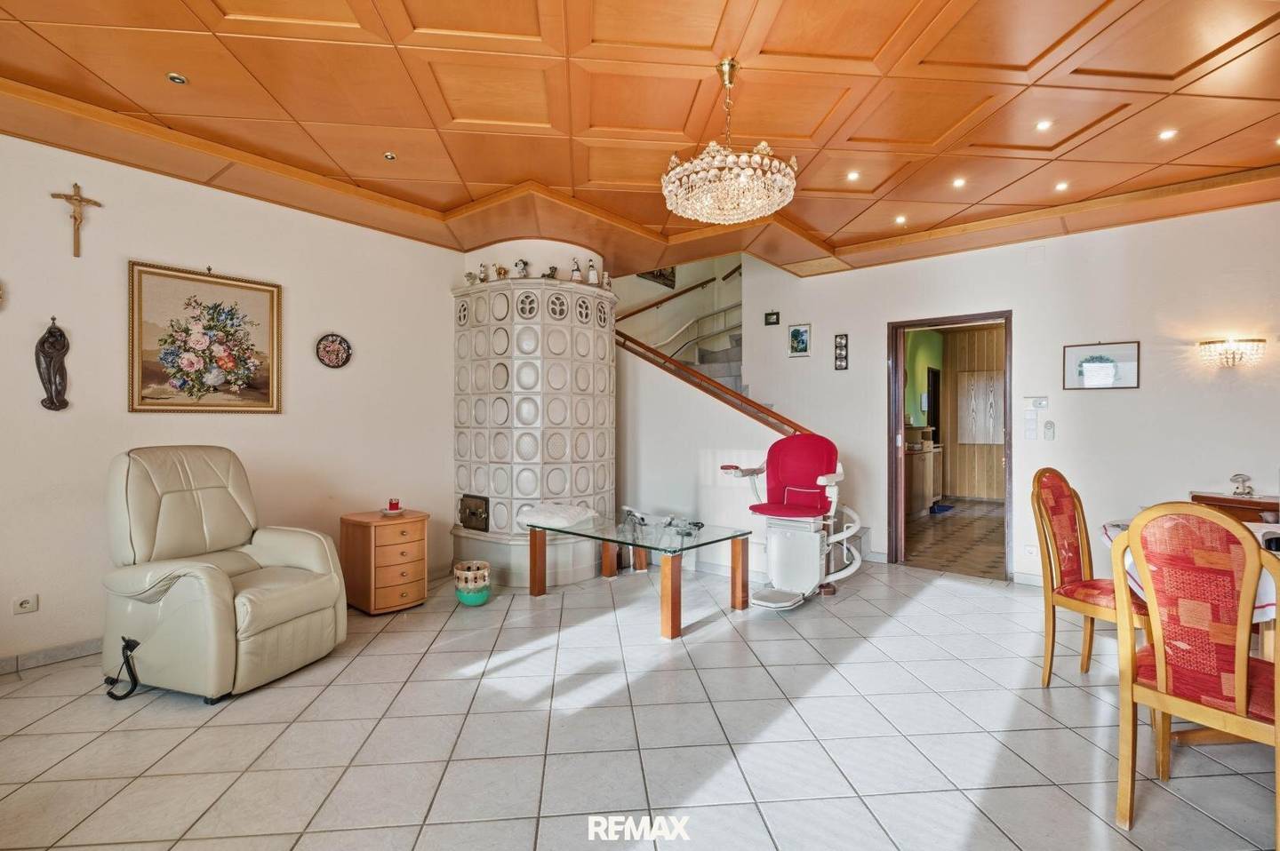 Well-maintained townhouse with garden and garage