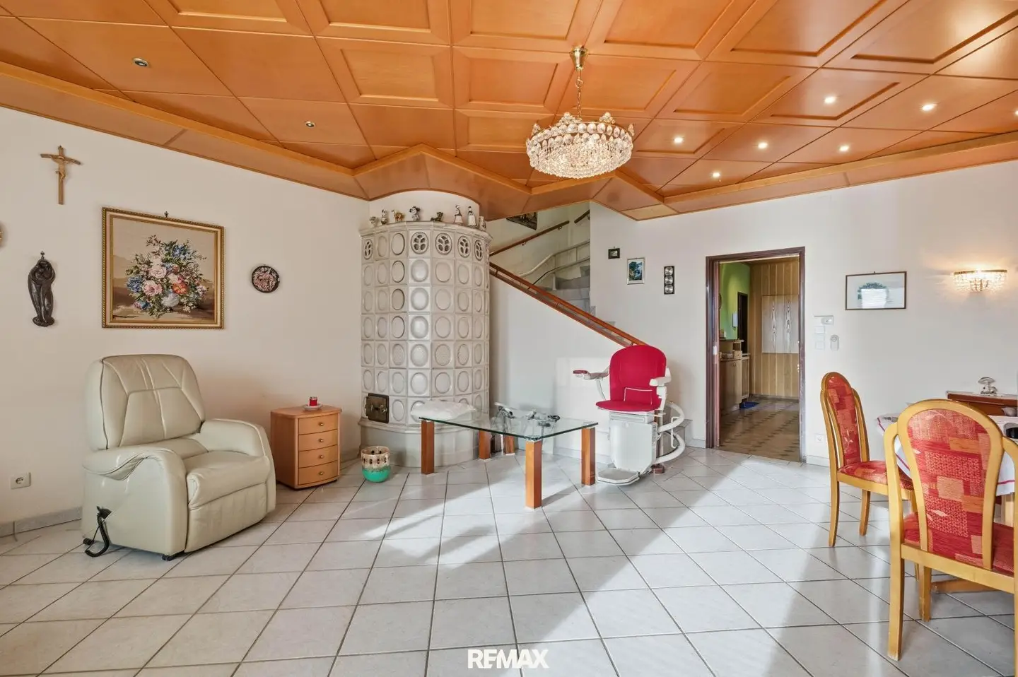 Well-maintained townhouse with garden and garage