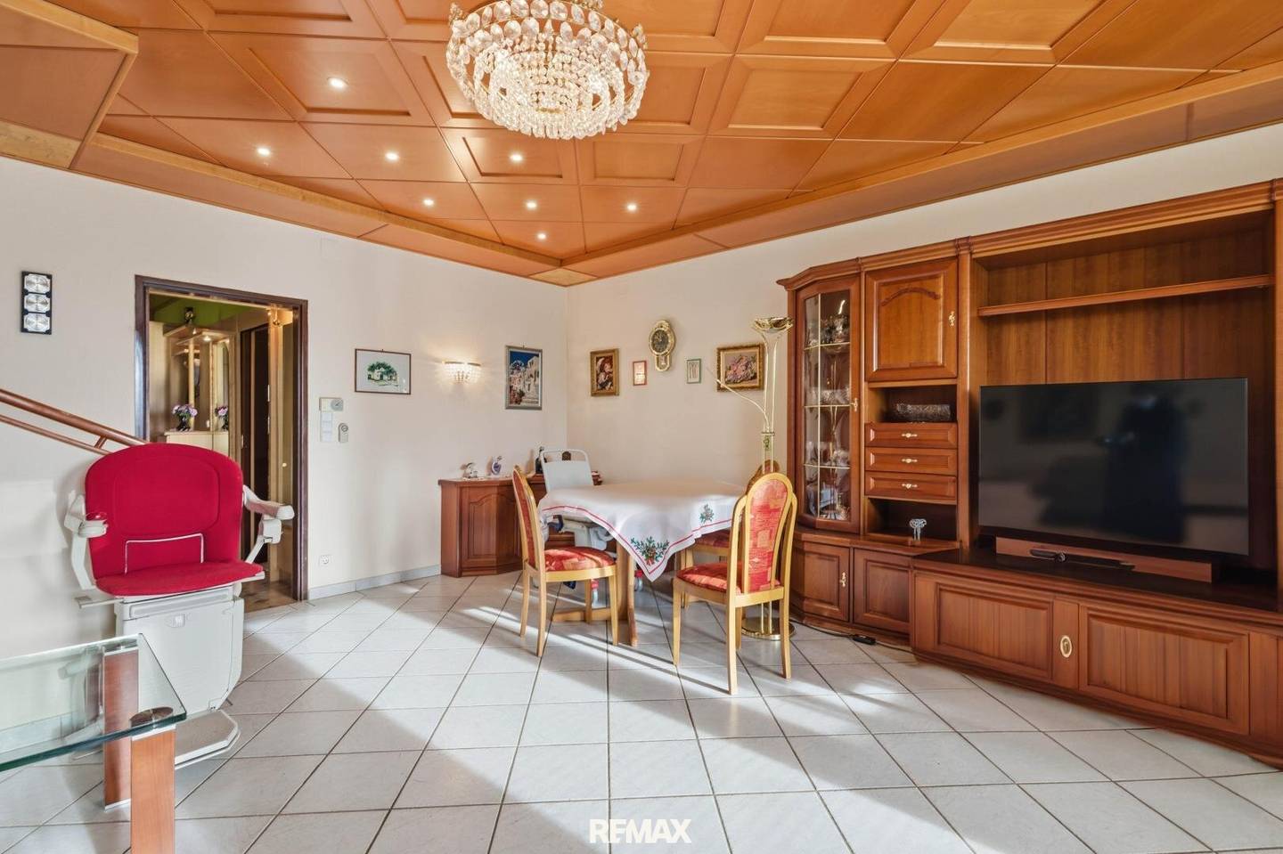 Well-maintained townhouse with garden and garage