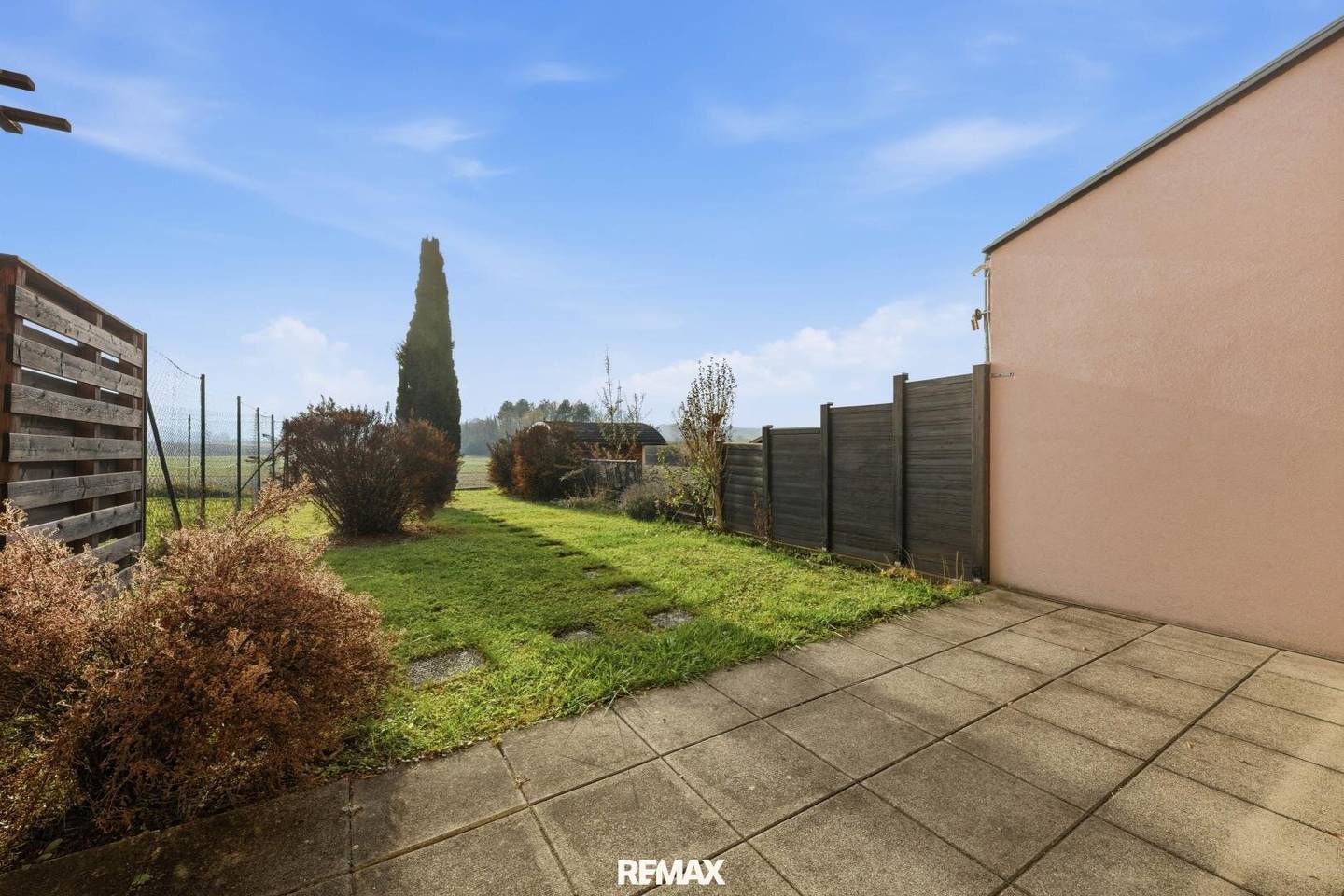 Well-maintained townhouse with garden and garage