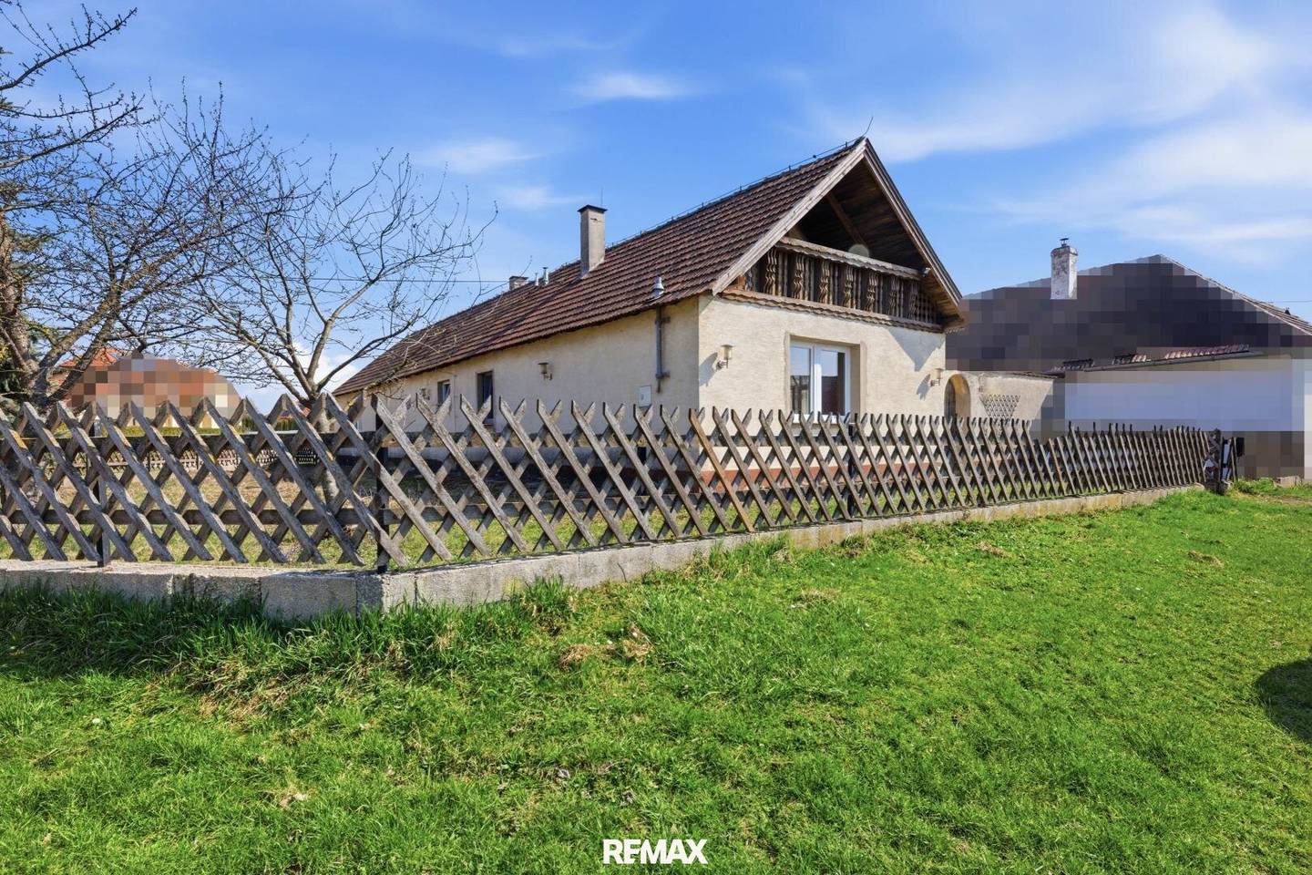 Renovierungsbedürftiges Einfamilienhaus mit Innenhof