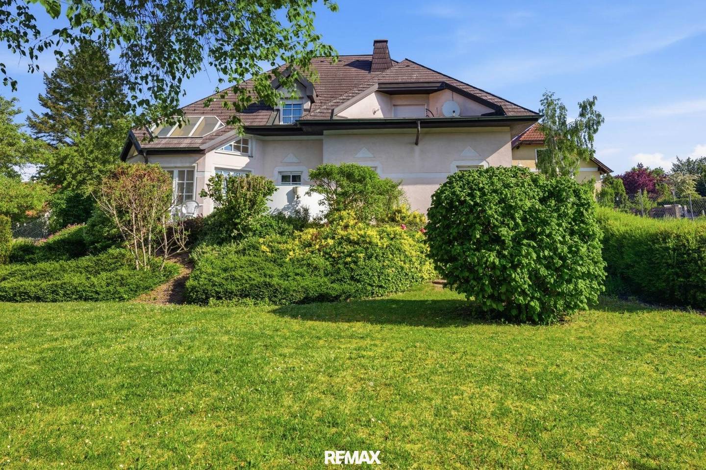 Single-family home with garden and pool