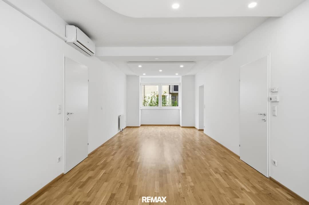 Nearly new apartment with loggia and garage