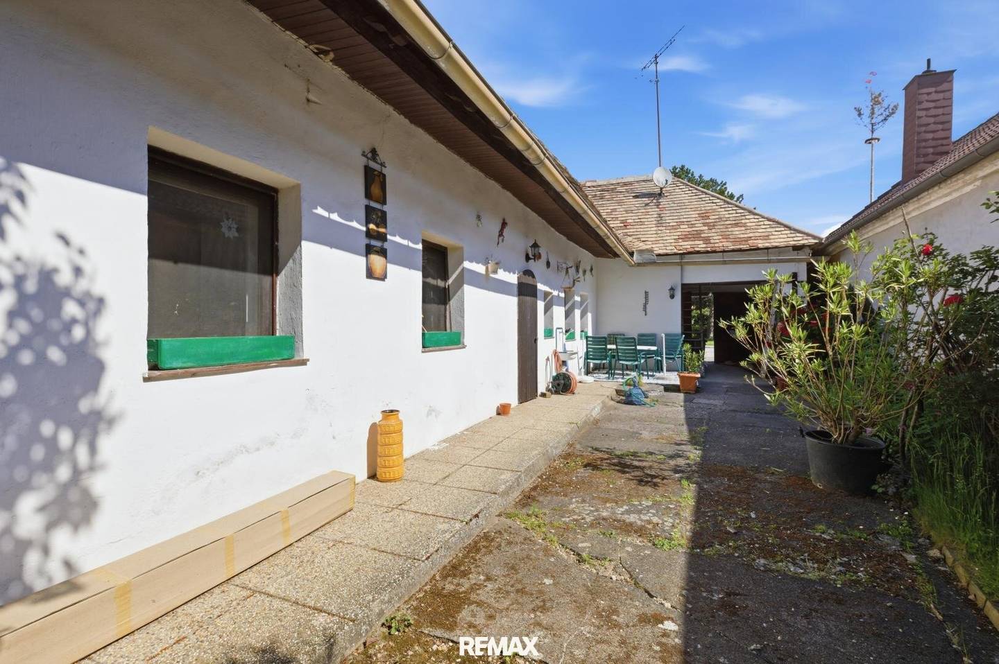 Renovierungsbedürftiges Bauernhaus mit Garten