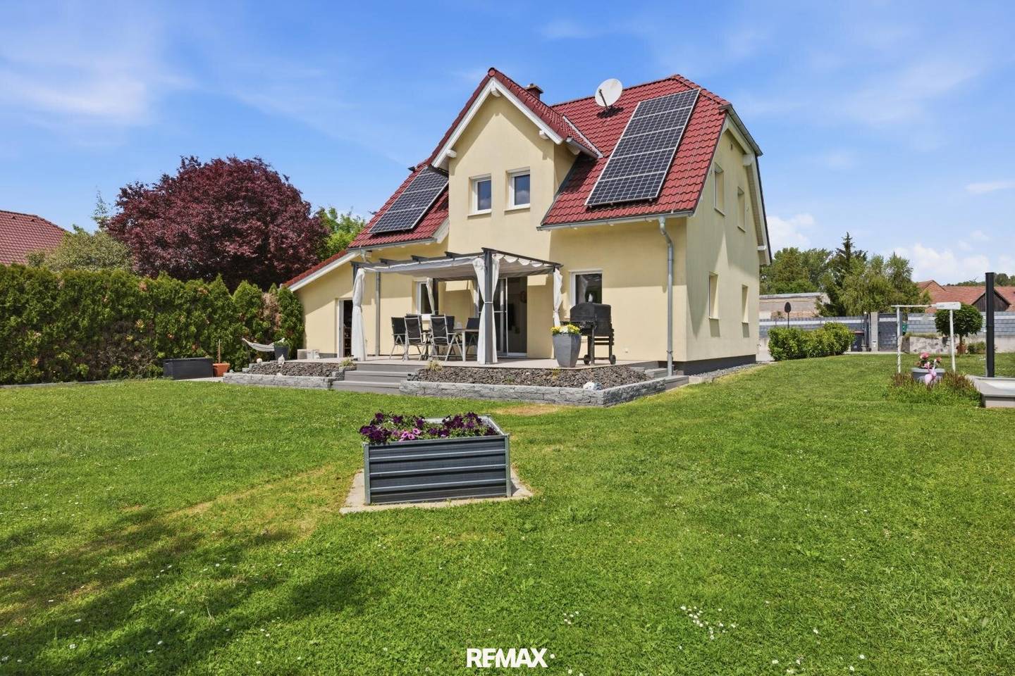Family Home with Pool in Breitenwaida
