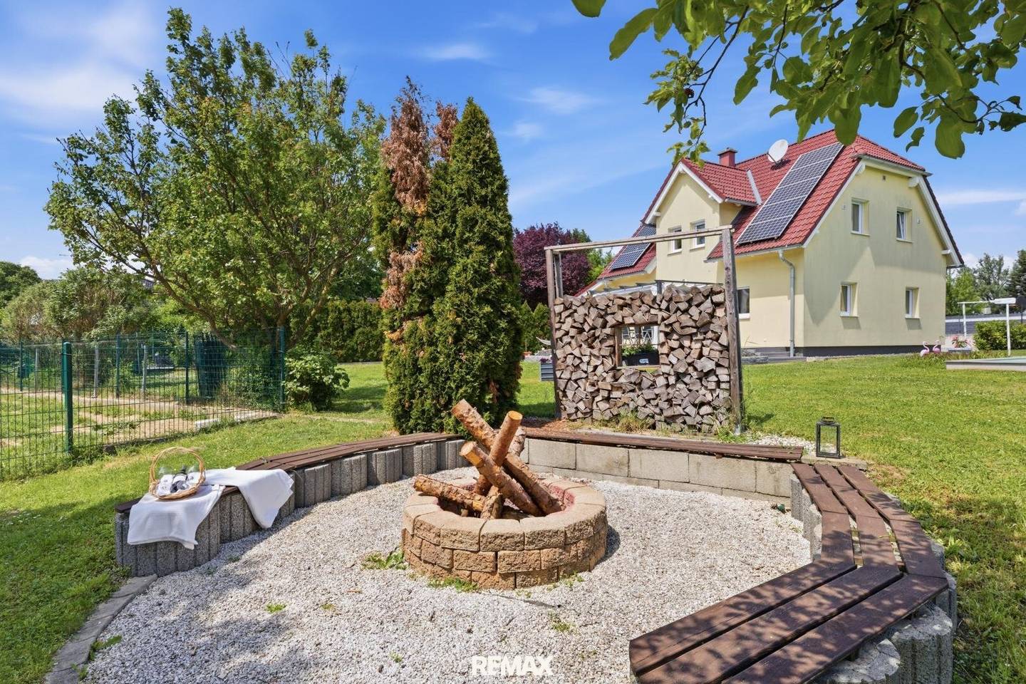 Family Home with Pool in Breitenwaida