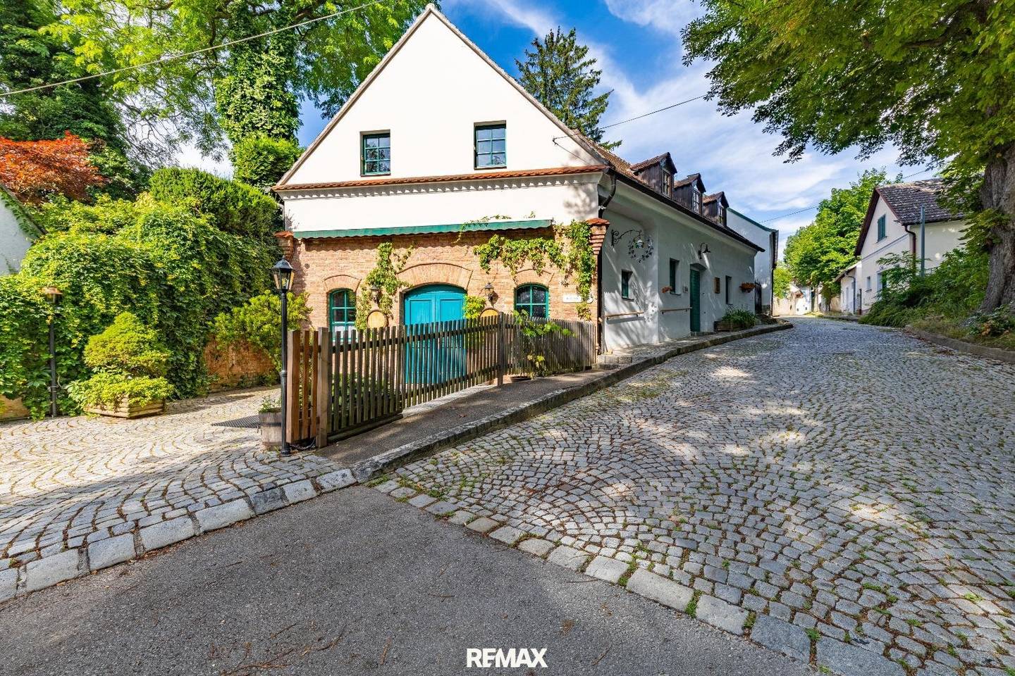 Weinkeller mit Wohnung und Terrasse