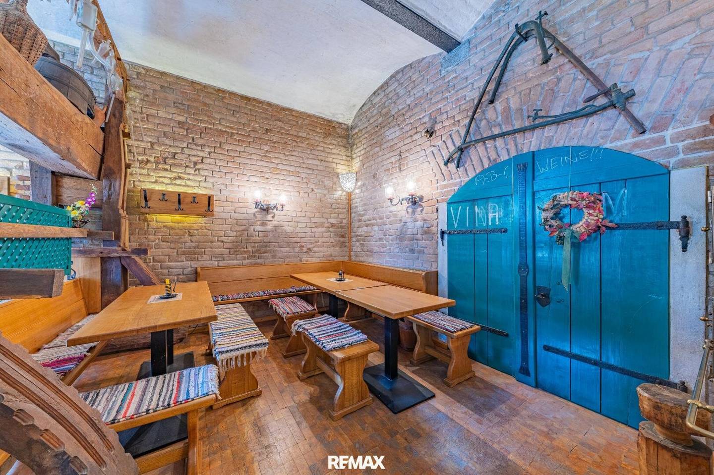 Weinkeller mit Wohnung und Terrasse