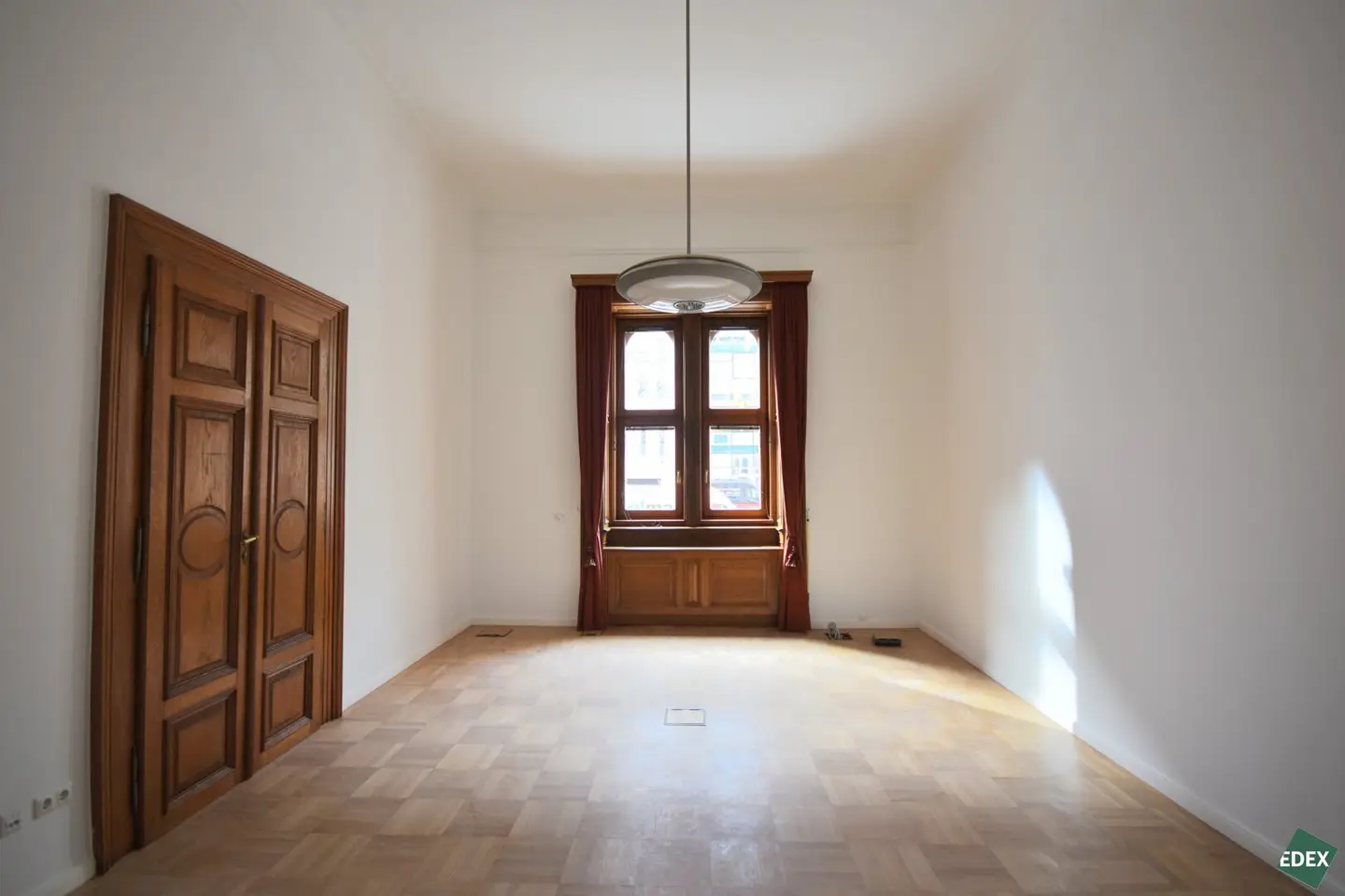 Exclusive office in the Stock Exchange!