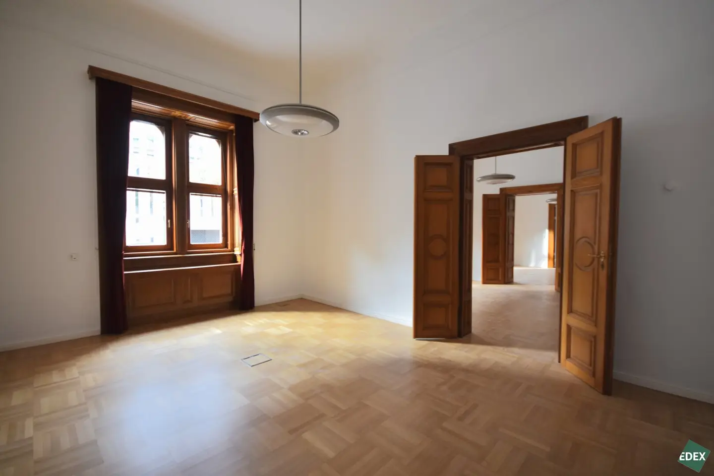 Exclusive office in the Stock Exchange!