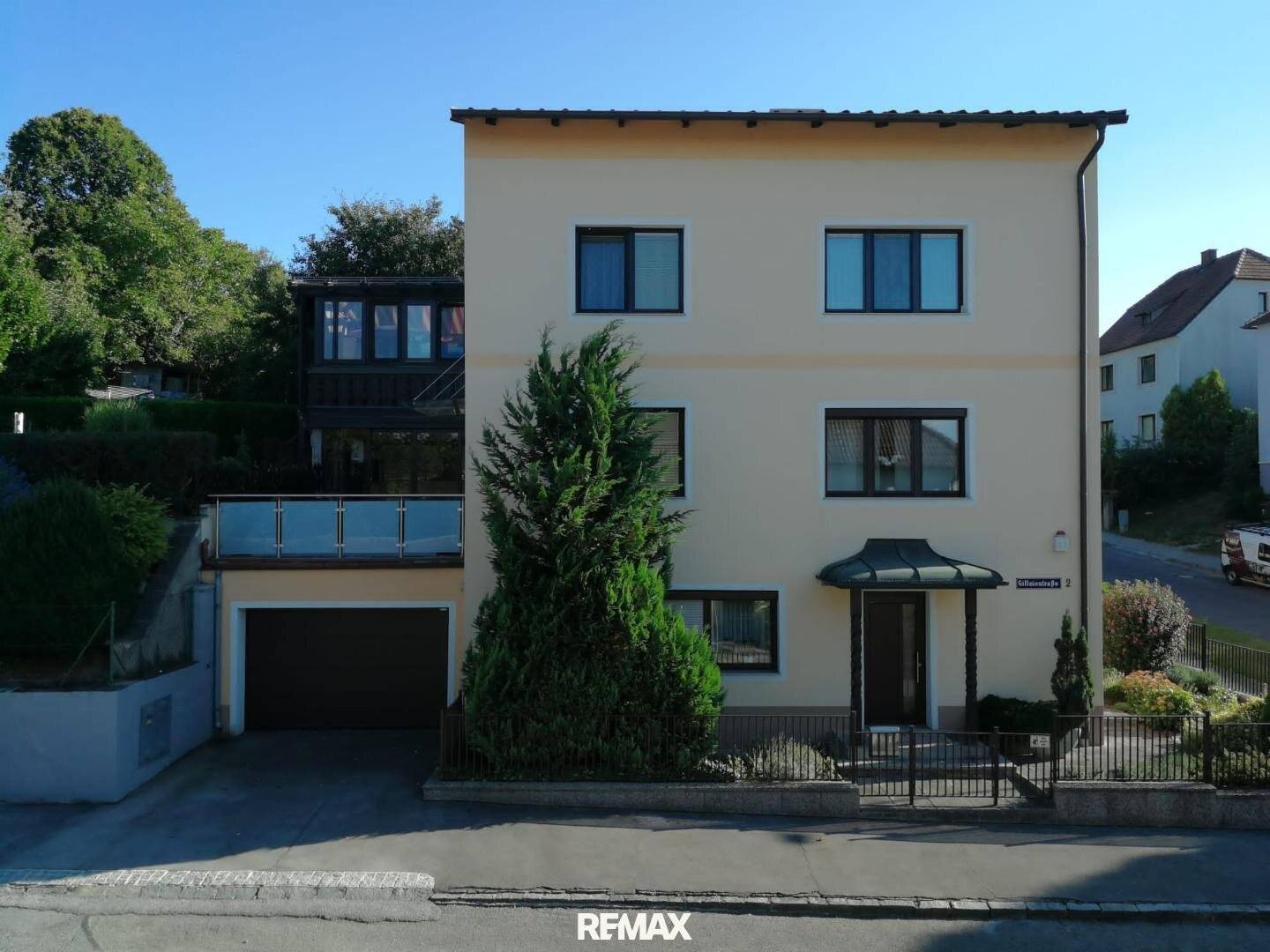 Großzügiges Wohnhaus mit Pool