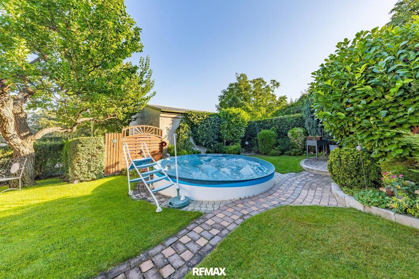Großzügiges Wohnhaus mit Pool