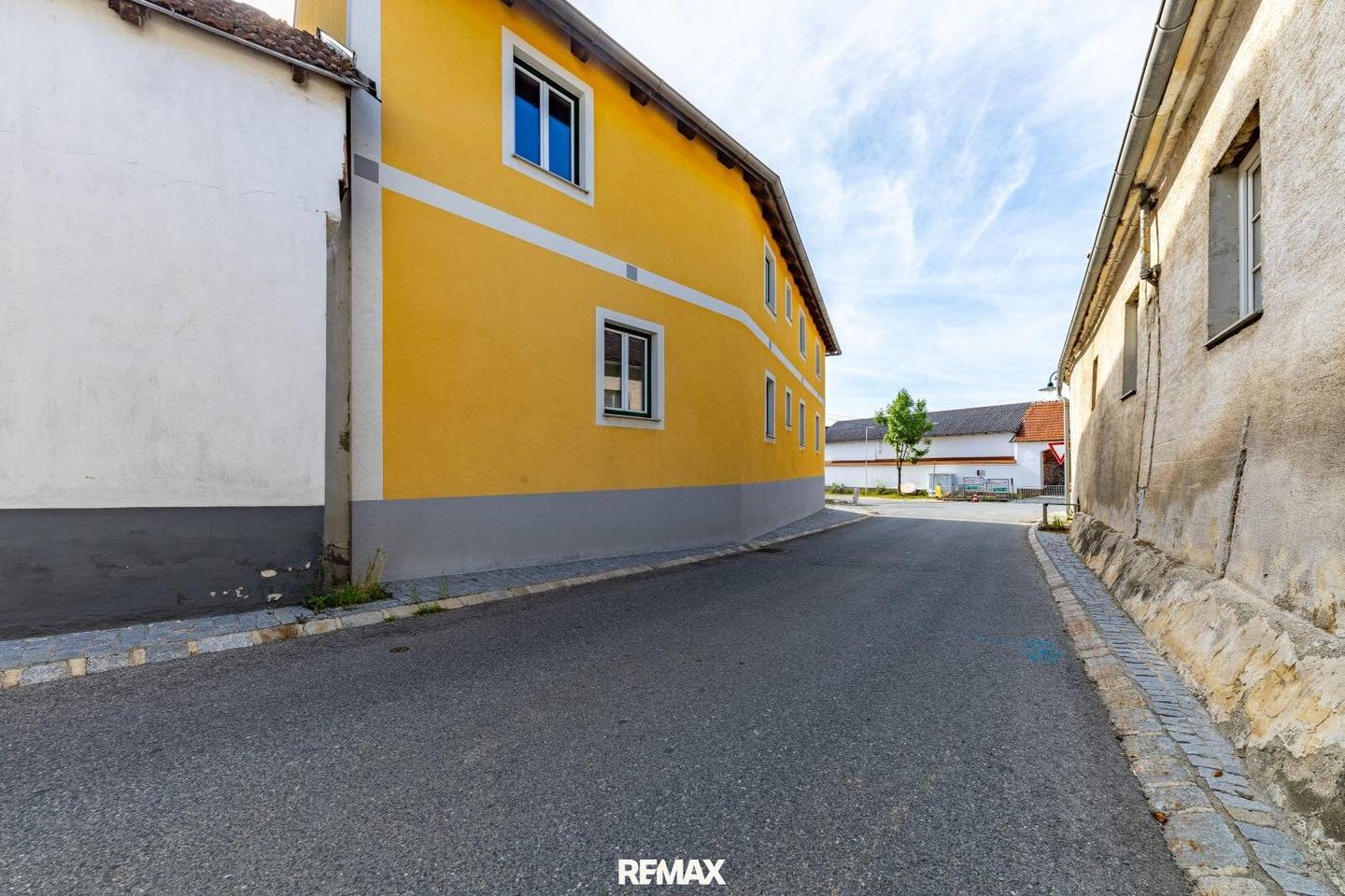 Shell Construction in Neudegg - 300 m² Living Space