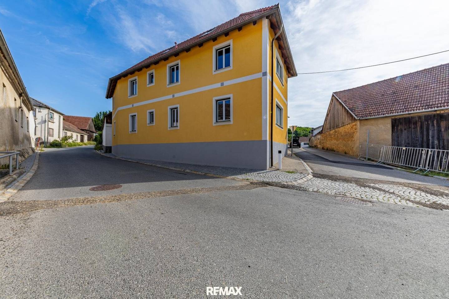 Shell Construction in Neudegg - 300 m² Living Space