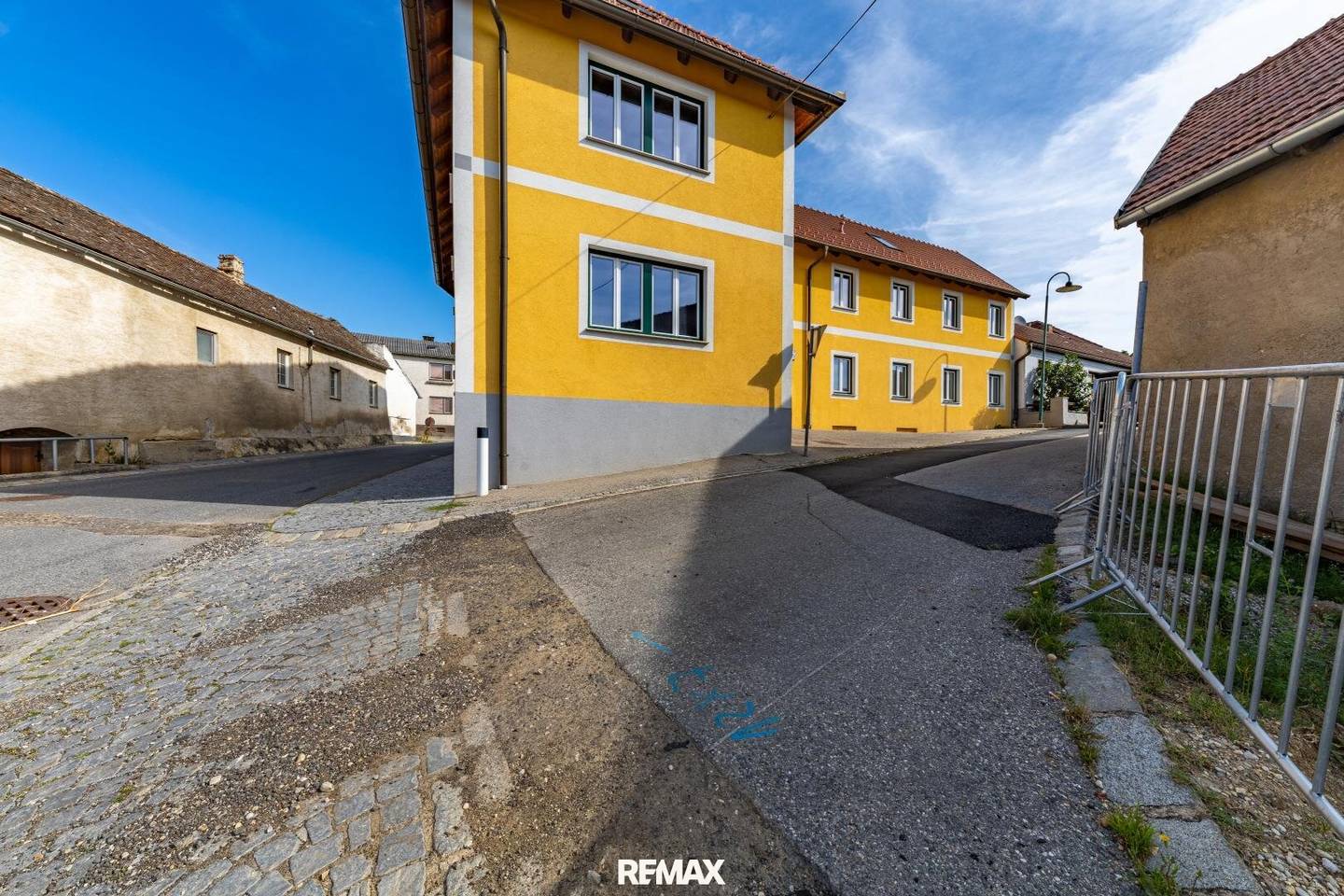 Shell Construction in Neudegg - 300 m² Living Space