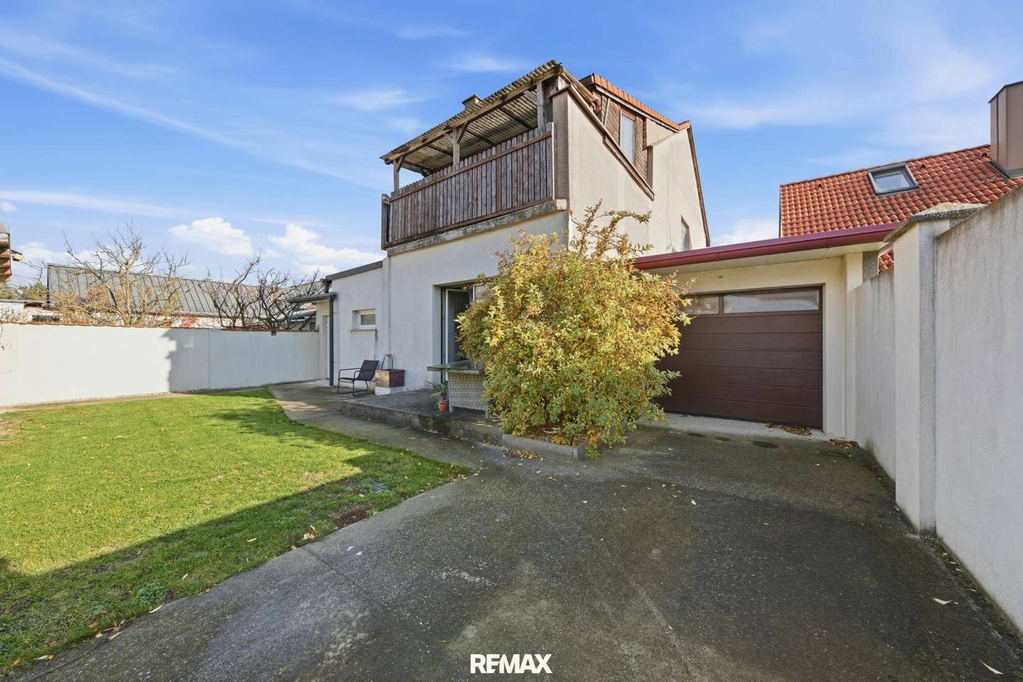Family House with Garage in Zwentendorf